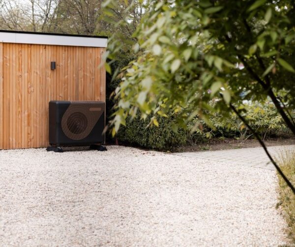 Sparrow-garden Weheat Sparrow warmtepomp in tuin