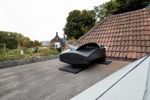 Blackbird op plat dak Weheat Blackbird warmtepomp op plat dak